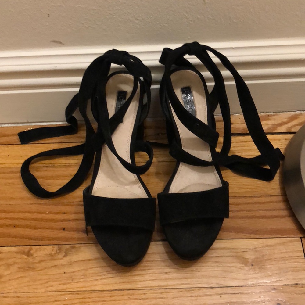 Black Top Shop Wrap Heels!